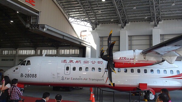 遠航自13日起接受旅客退票,民航局接獲遠航回報,截至今日,受理退票共有4萬5,607筆。 記者楊文琪/攝影