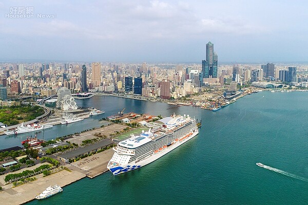 亞洲新灣區舊港區周邊空照圖。照片高雄市都發局提供