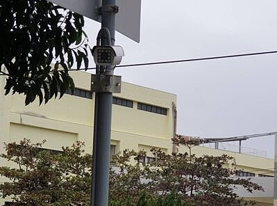 台中市花45萬元,在10區常亂丟垃圾的熱點,加裝31台監視器,「電眼」取代「人眼」發威,取締件數明顯降低,成效良好。圖/沙鹿清潔隊提供