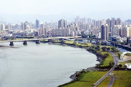 股市坤為地的卦象代表穩健、下跌不易,2020有望成為長線投資起點年;卦象對房地產及營建股也十分友善。圖/本報資料照片