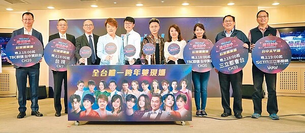 台中市將舉辦全台唯一跨年雙現場,安排300台無人機打造600秒燈光秀,眾星雲集陪伴市民迎接2020年。(盧金足攝)