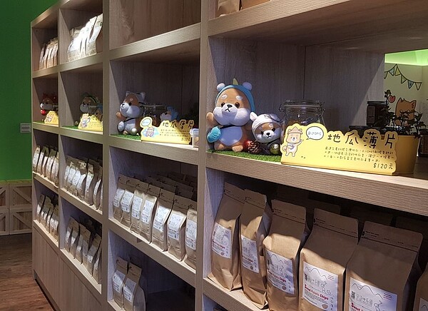 整合平臺發綜效,在地農特產加工品展售。圖/金山區公所提供
