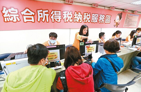 明年5月綜所稅申報將新增行動憑證認證查繳稅功能。圖/聯合報系資料照