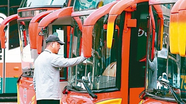 交通部擬有條件放寬大車職業駕駛持照年齡。圖/聯合報系資料照