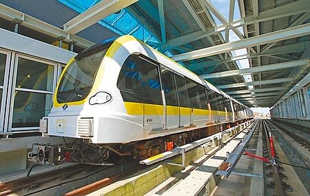 新北環狀捷運線確定無法在年底前通車,新北市府對交通部的決定表示尊重。圖為環狀線列車外觀。(本報資料照片)