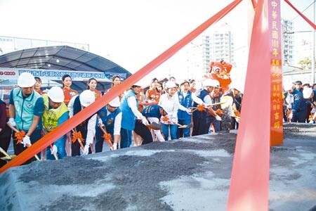 台中市北屯區太原路地下道23日舉行填平開工典禮，同時進行排水工程。（張妍溱攝）