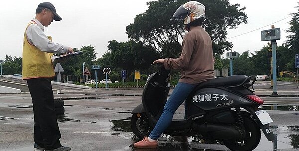 機車駕訓班上課補助,從1千元增至1,300元,估上萬人受惠。圖/聯合報系資料照