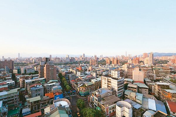 全聯會指出,許多銀行已提供40年房屋貸款服務,如合作金庫、星展、永豐、王道銀及高雄銀。圖/報系資料照