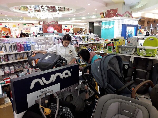 新北市府日前擴大抽查嬰幼兒相關商品。示意圖非當事廠商。圖／新北市經發局提供