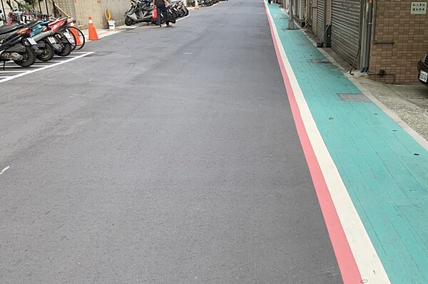 士林區中山北路七段14巷30弄路面拉皮後照片。圖/北市新工處提供