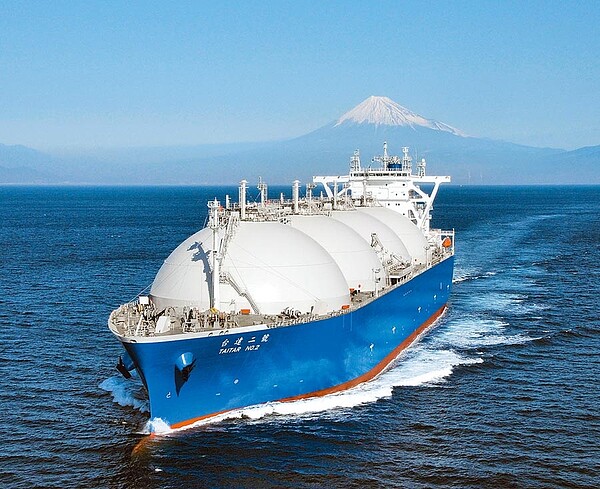 我對美順差越來越大,遭美國盯上,中油大手筆採購美油氣,圖為中油天然氣船「台達二號」。圖/中油提供