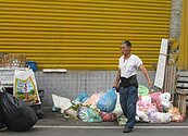 垃圾成堆蚊蠅飛揚　大甲朝陽社區祈改善