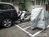 機車停車格並排不好通行？新北交通局：多年前就畫設