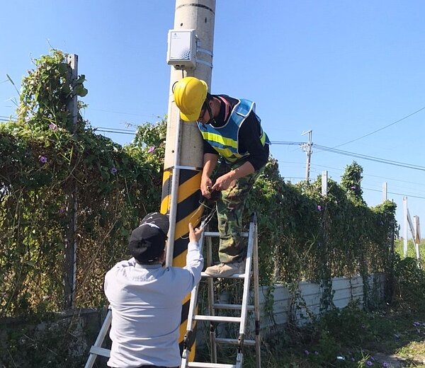 台南市水利局增設淹水感測器。圖／水利局提供