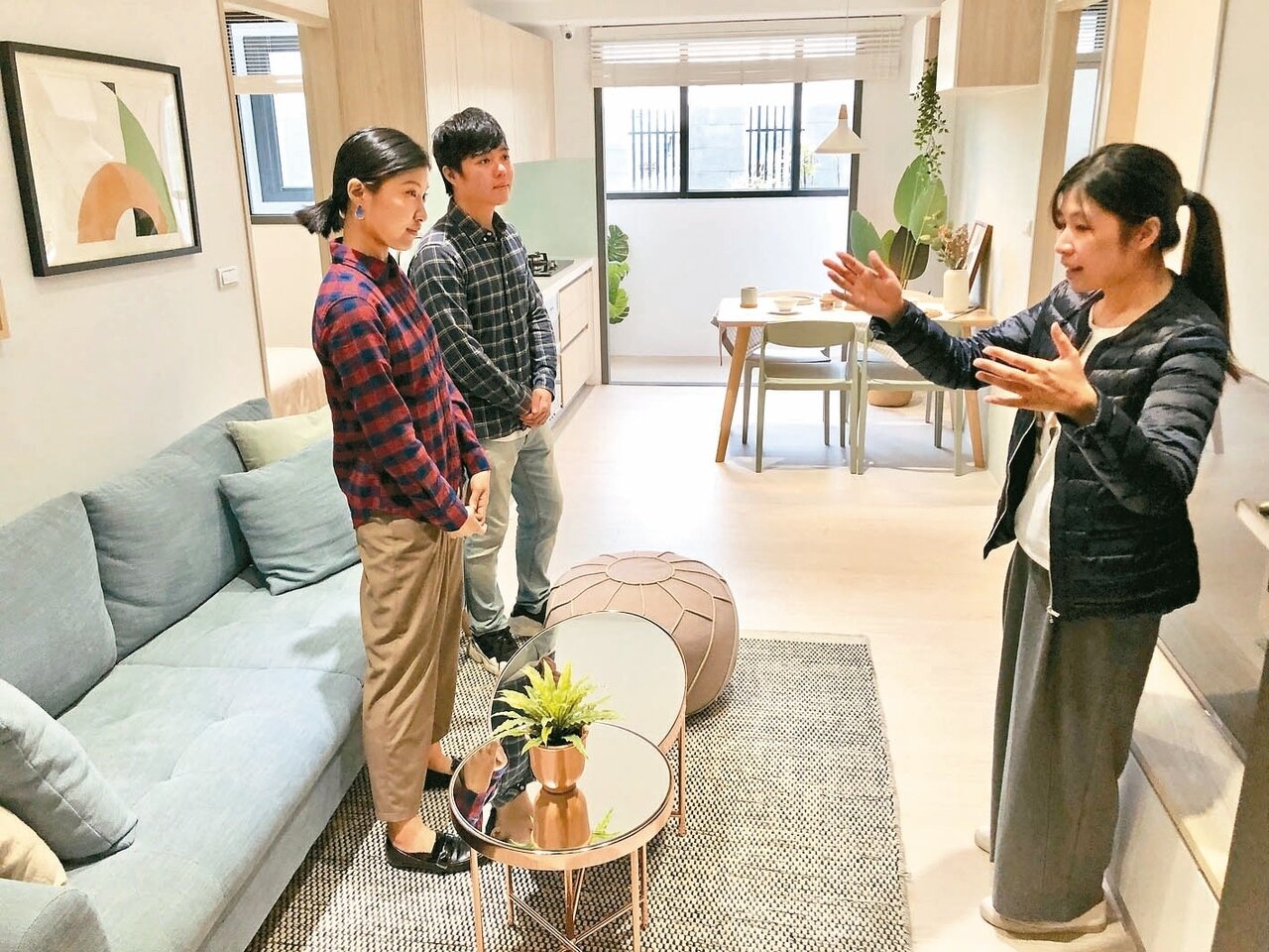 選前衝業績,台中市外圍區域不少推案訴求低單價、低總價、高CP值,磁吸年輕購屋族群進場。 記者宋健生/攝影