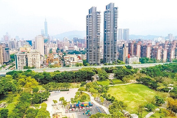 今年第4季房價與房價高點發現,台北市房價復甦力道依舊最差,與高點相比仍有一成價差,其次則是高雄市仍有7.5%價差,新北市則以5.2%價差位居第三。圖/聯合報系資料照