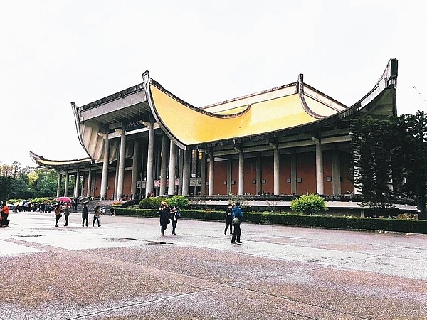 北市文化局文資審議委員會昨通過大巨蛋往返國父紀念館停車場的地下連通道工程報告案。 圖/聯合報系資料照片