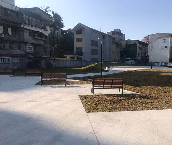 新北市樹林大安路與文化街口，一塊約2600坪的空地，經綠美化後31日開放使用。圖／樹林區公所提供