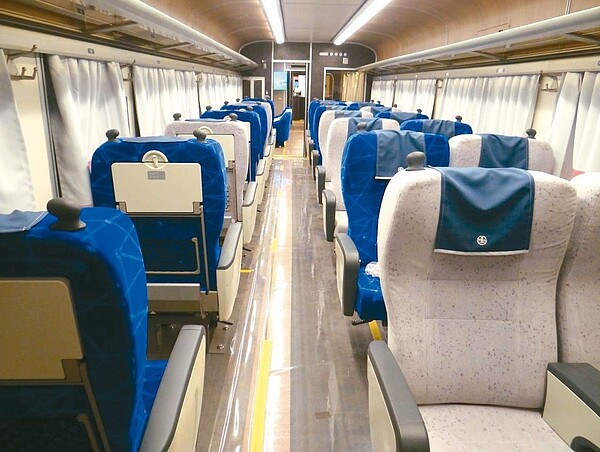 台鐵「商務專列」延後上路,該專列是由美學觀光列車變身,圖為專列內部陳設。 圖/台鐵局提供