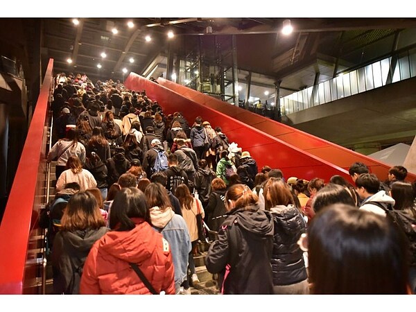 在桃園2020跨年晚會、五月天跨年演唱會加持之下,桃園捷運全線單日總運量達14萬人次,刷新營運以來最高紀錄。圖/桃園捷運公司提供