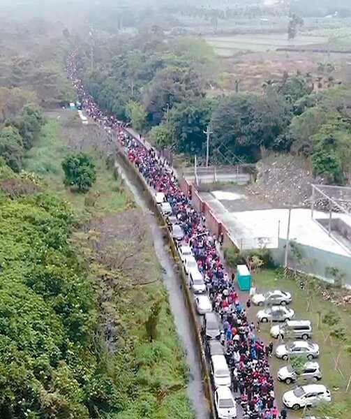 紫南宮鼠年錢母1日發放,人龍綿延八公里。 圖/紫南宮提供