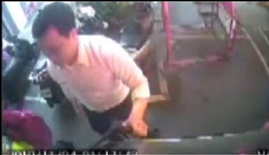 去年11月24日台中一名75歲老翁突然心肌梗塞,失去生命跡象,好在附近房仲王天佑即時加入救援行列,讓老翁沒錯過黃金救援時間,撿回一命。圖/好房網News記者黃暐迪翻攝