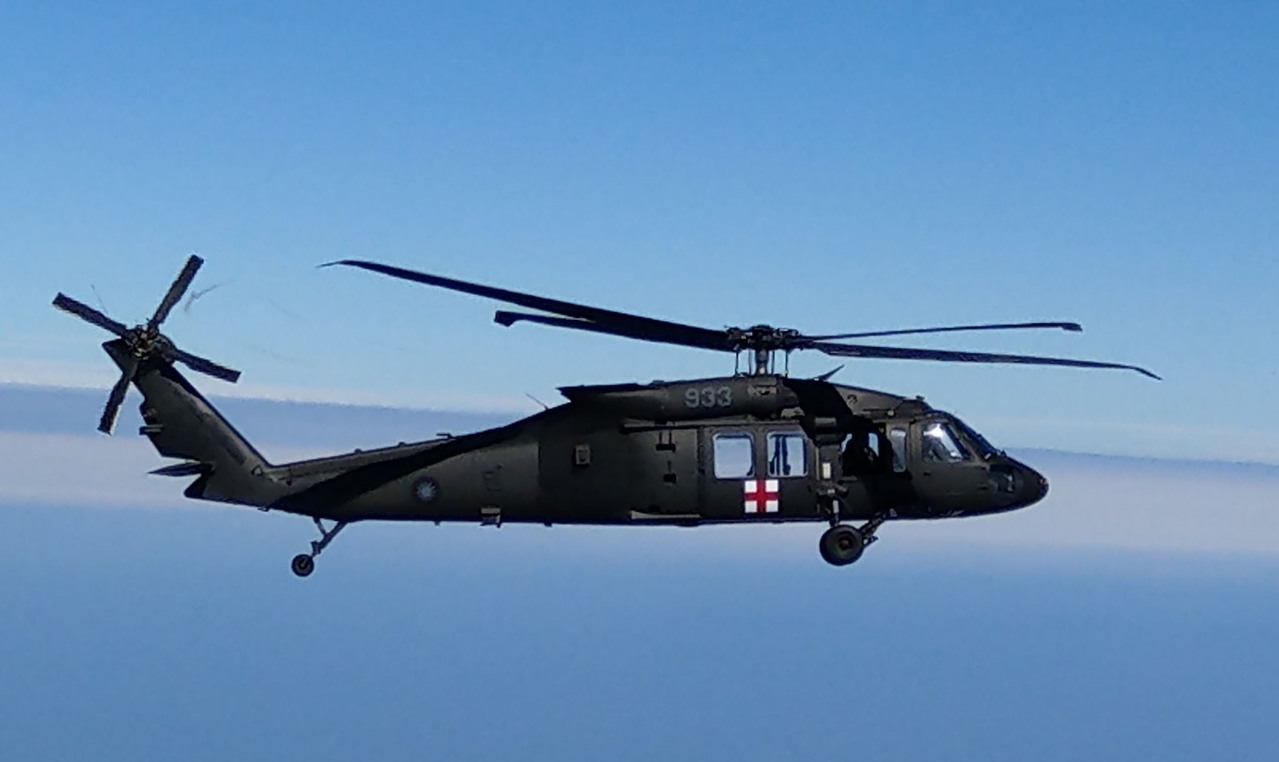 國軍UH-60Ｍ黑鷹直升機2日迫降失事，造成參謀總長沈一鳴在內等8名人員不幸殉職。圖為933號機資料照片。記者石偉民／攝影