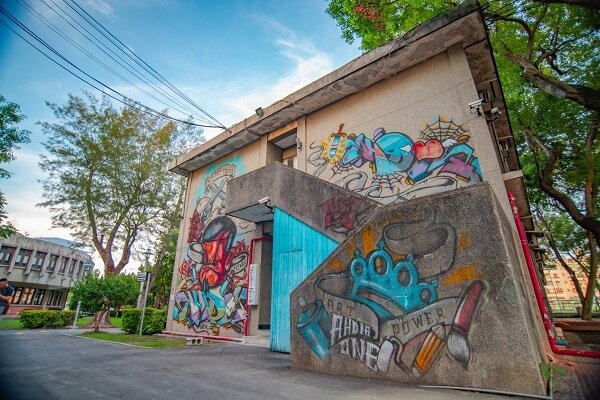 板橋435藝文特區，藝術家工作室外牆。圖／新北市政府提供