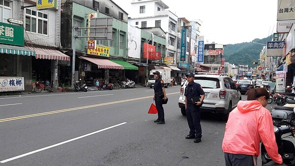 旗山警分局預告，轄區各派出所員警將在1月7日至9日、14日至16日交通大執法。記者徐白櫻／翻攝