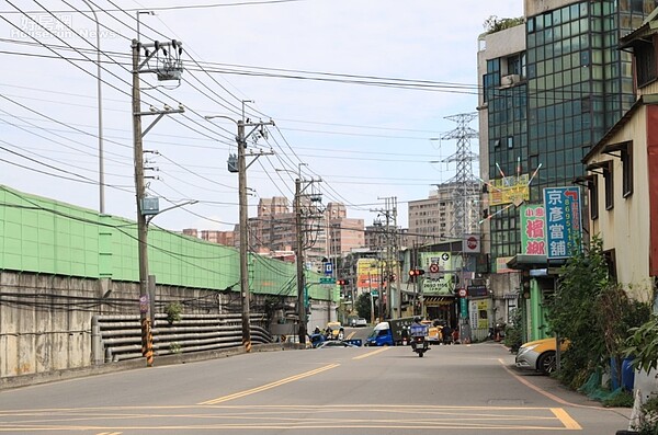 新北市城鄉局宣布,汐止都市計畫第三次通盤檢討案已經由內政部審議通過,可望加入大汐止經貿園區計畫,並且解決目前的汐止交通瓶頸。照片新北市城鄉局提供