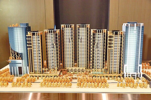 城市再造使南港擺脫以傳統製造業為主的發展瓶頸,未來將是頂級商辦、產業園區等匯集的新軸帶,南港輪胎近萬坪自辦都更案「世界明珠」就帶頭創下每坪173.8萬交易紀錄。圖/業者提供