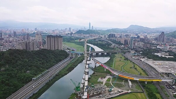 安坑輕軌安心橋。圖/截自新北捷運局YouTube