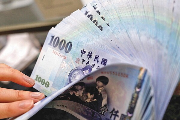 新台幣升破30元整數關卡,並在29.98至30元附近盤整 ,盤中一度觸及29.976元價位,升值1.11角。 圖/聯合報系資料照片