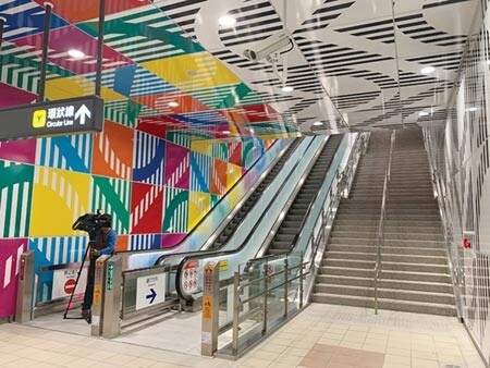 新北捷運環狀線將開通,環球購物中心、比漾廣場積極改裝,盼人潮滾錢潮。圖/本報資料照片