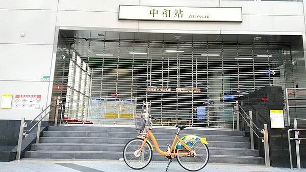 捷運環狀線中和站增設YouBike租賃站。圖／新北市交通局提供