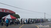 台南一早濃霧　以為搶頭香投票、前面已大排長龍