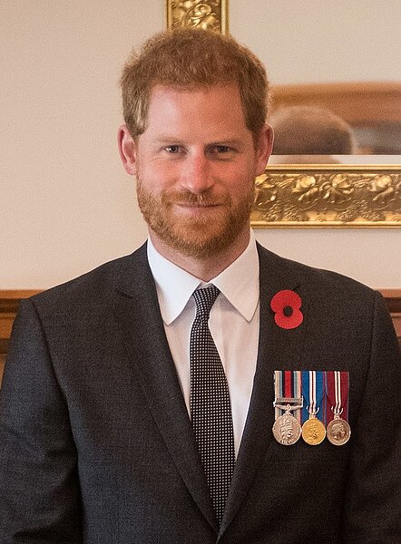 英國哈利王子和夫人梅根八日宣布將辭去王室高級成員,首都倫敦杜莎夫人蠟像館九日搶先將哈利夫婦蠟像搬離女王伊麗莎白二世身邊的位置。