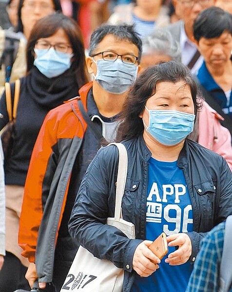 中央氣象局指出，今天投票日全台各地晴朗穩定，但中部以南空品區為「橘色提醒」等級，外出戴口罩。（本報資料照片）