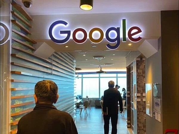 謝金河參訪101大樓Google的台北總部。圖/取自謝金河臉書