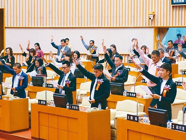 圖為2018年底屏東縣議會議員宣誓就職場面。 圖／聯合報系資料照片