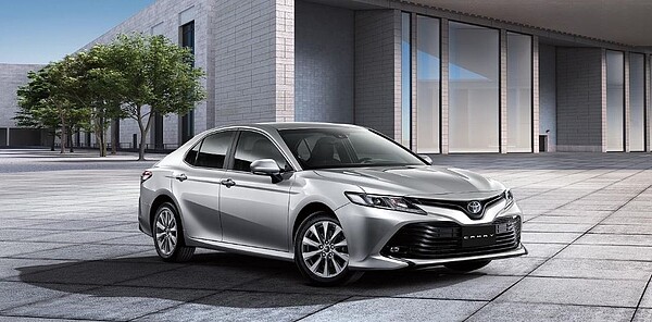 豐田公司13日宣布,將在美國市場召回近70萬輛汽車。圖為Camry/截自豐田官網