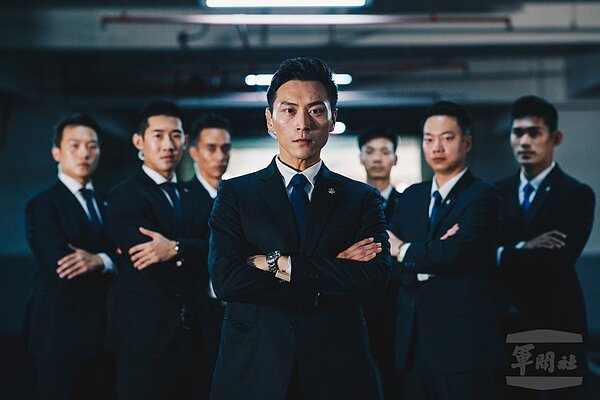 總統候選人維安人員林政宏（中），因五官酷似港星吳彥祖，獲「特勤吳彥祖」稱號。圖／軍聞社
