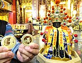 屏東車城福安宮「拜頭香」　鼠年金幣、發財金等你拿