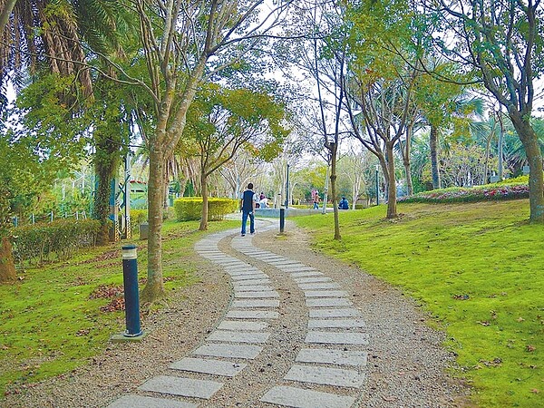 客家文化館後方公園預計整建部分區域，受限預算，客家事務局推出參與式預算，讓民眾投票選出最期待改善的區域。（邱立雅攝