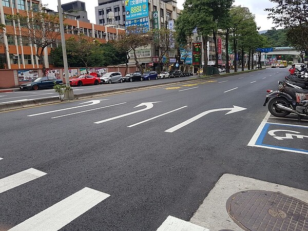 台北市成功路三段路面施作後更為平整。圖/台北市新工處提供