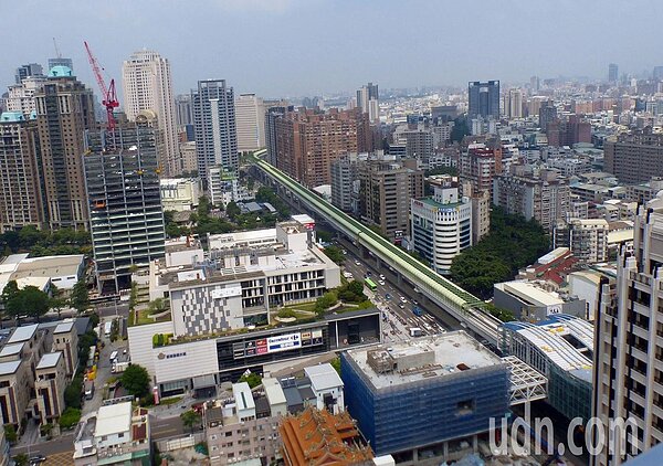 台中捷運綠線預計今年底通車,帶動台中市房地產。記者趙容萱/攝影