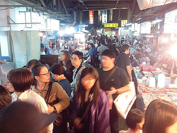 貂皮、黃金、不動產 那一個是夜市頭家的最愛?(圖/陳韋帆攝)