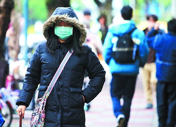 大陸冷氣團影響,今晚到明天下探10度。報系資料照