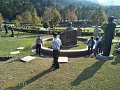 桃園站前蔣公銅像連夜被搬走　原來為了捷運施工