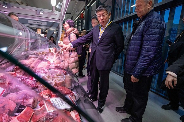 目前人還在歐洲出訪的台北市長柯文哲,連日來參訪多個市場,對於芬蘭赫爾辛基的市場印象深刻。柯文哲直言,台北市場、夜市還是要改革,我們的GDP也沒有比這些國家少太少,但市場實在是太髒了。圖/北市府提供